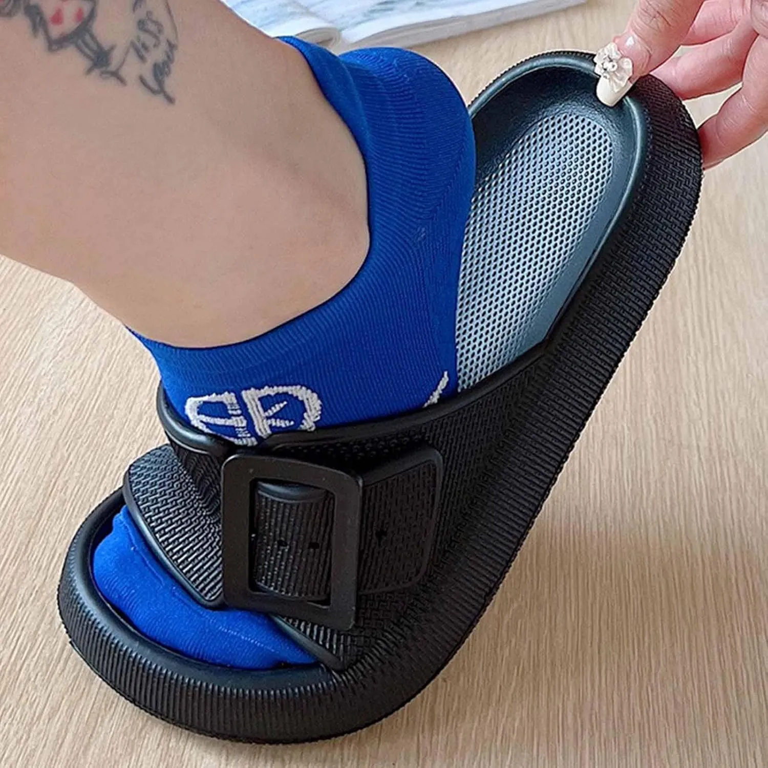 Buckle Rubber Arch Support Pillow Slippers Comfy Cloud Slippers Thick Sole EVA Soft Cushion Slides Open Toe Quick Drying Spa Bath Pool House Casual Shower Sandals Indoor Outdoor,Black 35-36