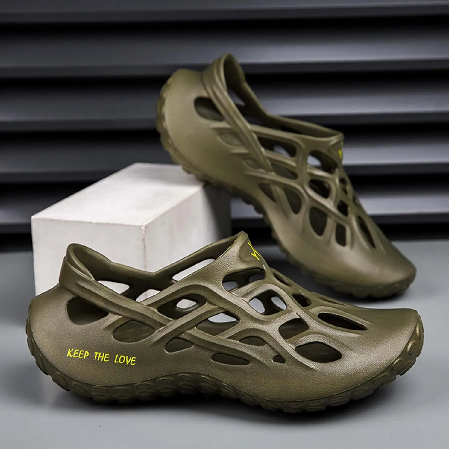 Men's Garden Shoes Summer Thick Bottom Hollow Out Sports Sandals Arch Support Water Shoes Outdoor Hiking Quick Drying Beach Swimming Walking Sandal Slippers