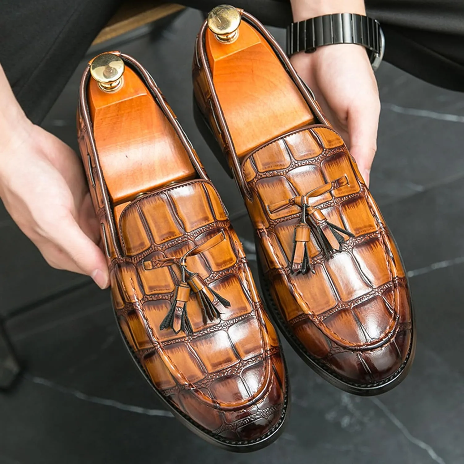 Men's Tassel Round Toe Slip-on Loafers Classic Crocodile Pattern Dress Shoes Comfortable Anti-Slip Business Formal Wedding Shoes for Men