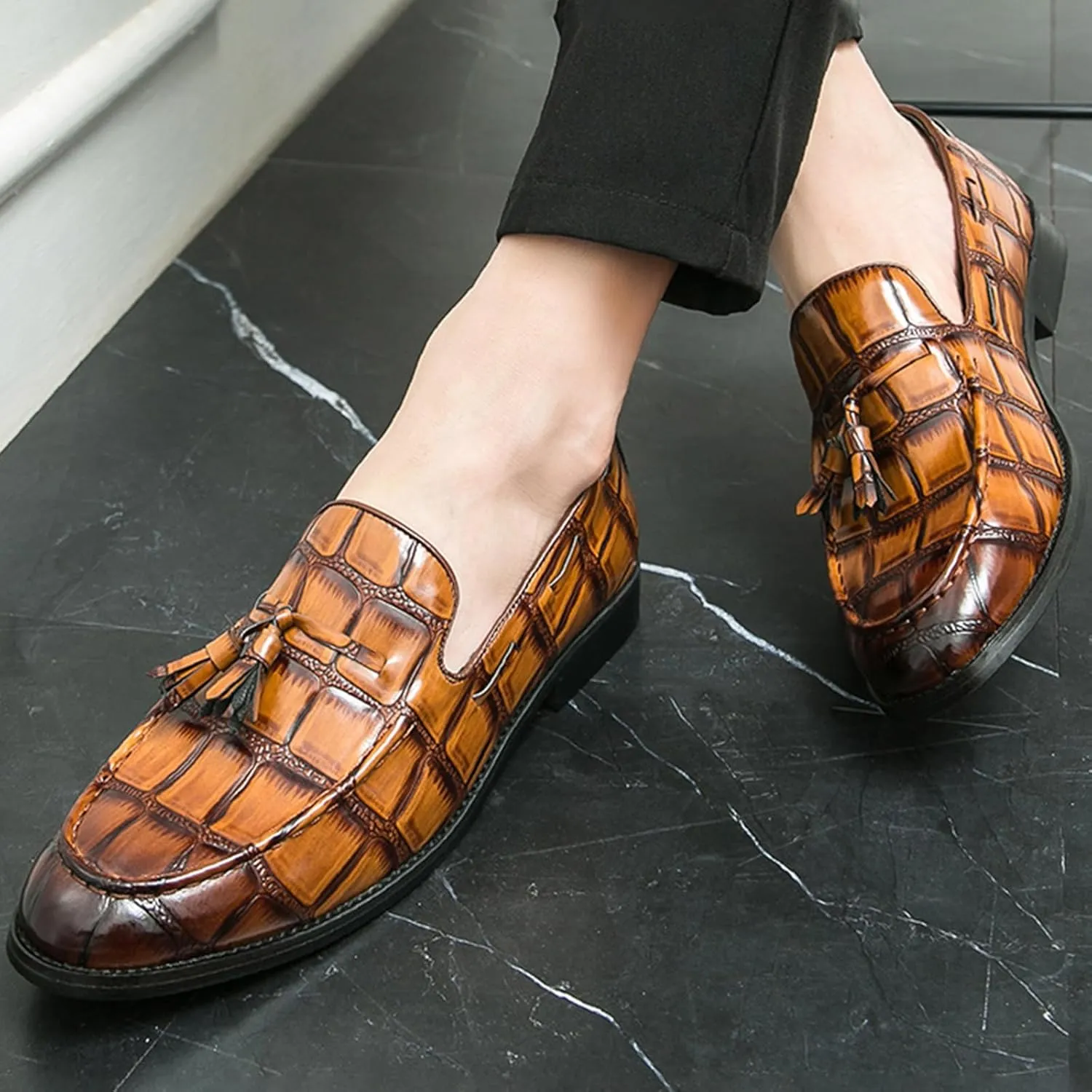 Men's Tassel Round Toe Slip-on Loafers Classic Crocodile Pattern Dress Shoes Comfortable Anti-Slip Business Formal Wedding Shoes for Men