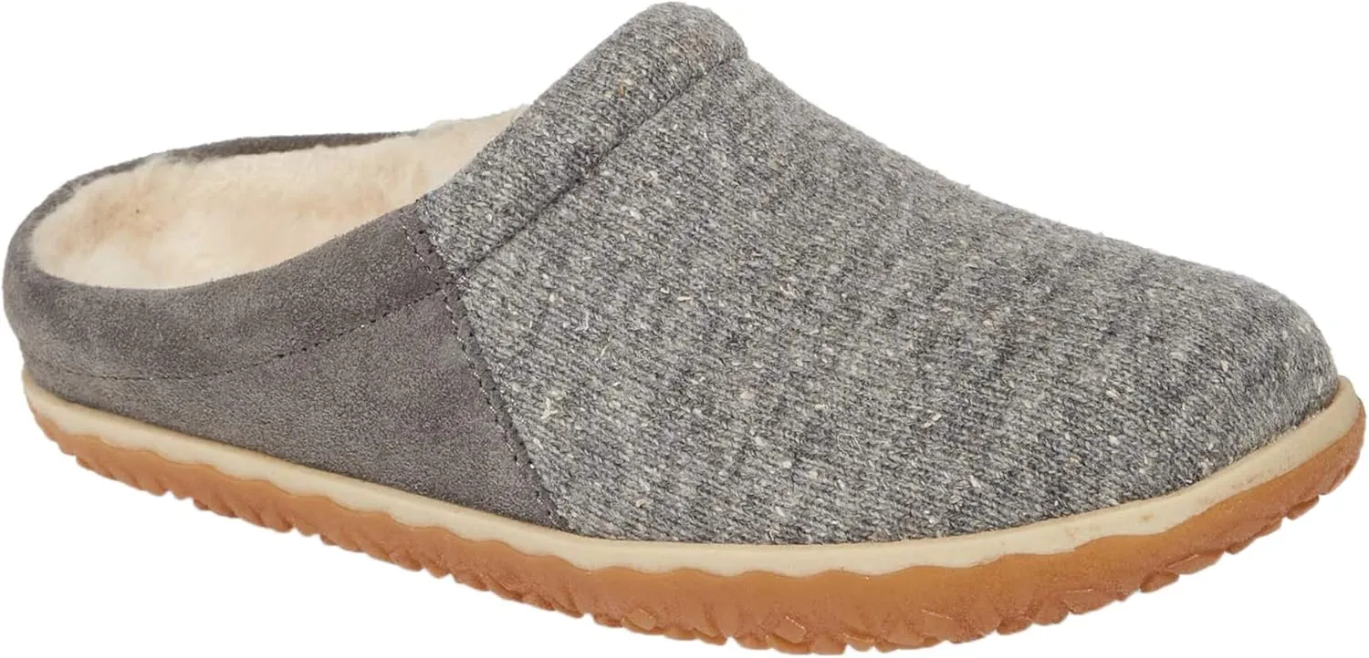 Minnetonka Tahoe – Indoor/Outdoor Slippers for Women with Hard Sole Design and Slip On Clog Silhouette