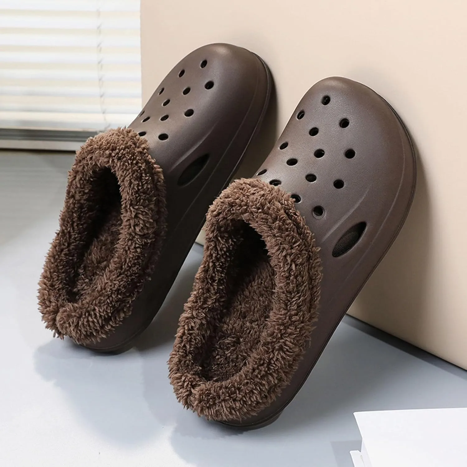 SECHRITE Mens Lined Clogs Garden Shoes Winter Fuzzy Slip On Home Slippers Fleece Lined Mules Indoor Outdoor Slides