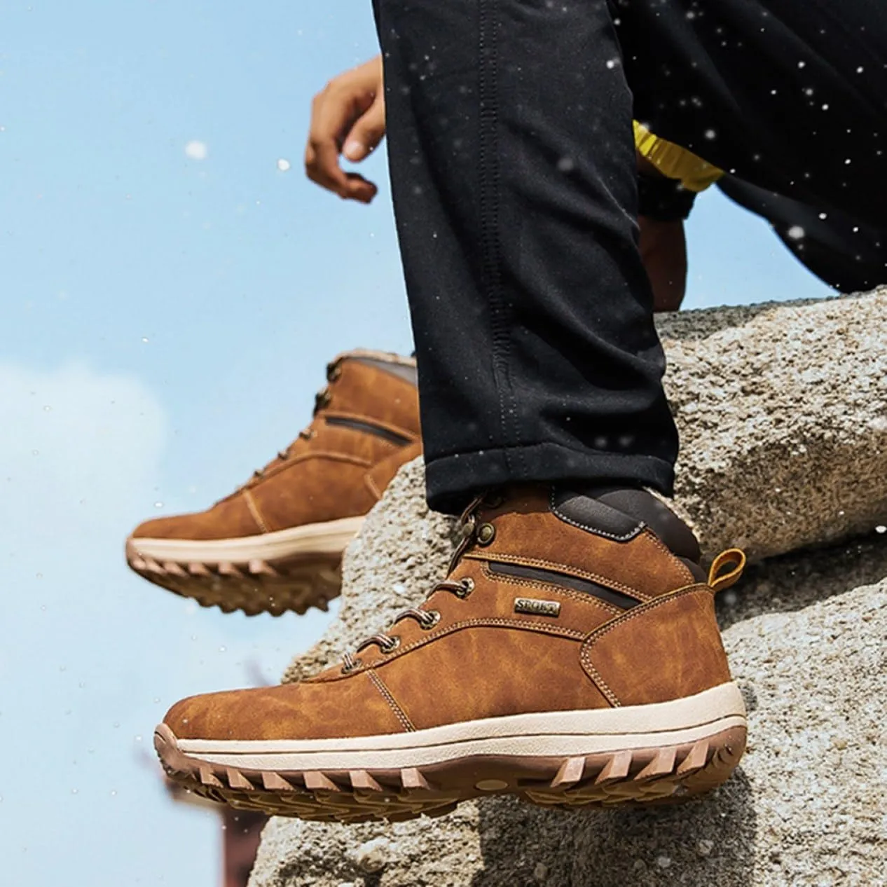 Snow shoes for men snow boots winter boots cold weather boots waterproof winter boots lightweight climbing shoes autumn winter lace-up boots thick soles cotton shoes snow shoes Father's Day outdoor
