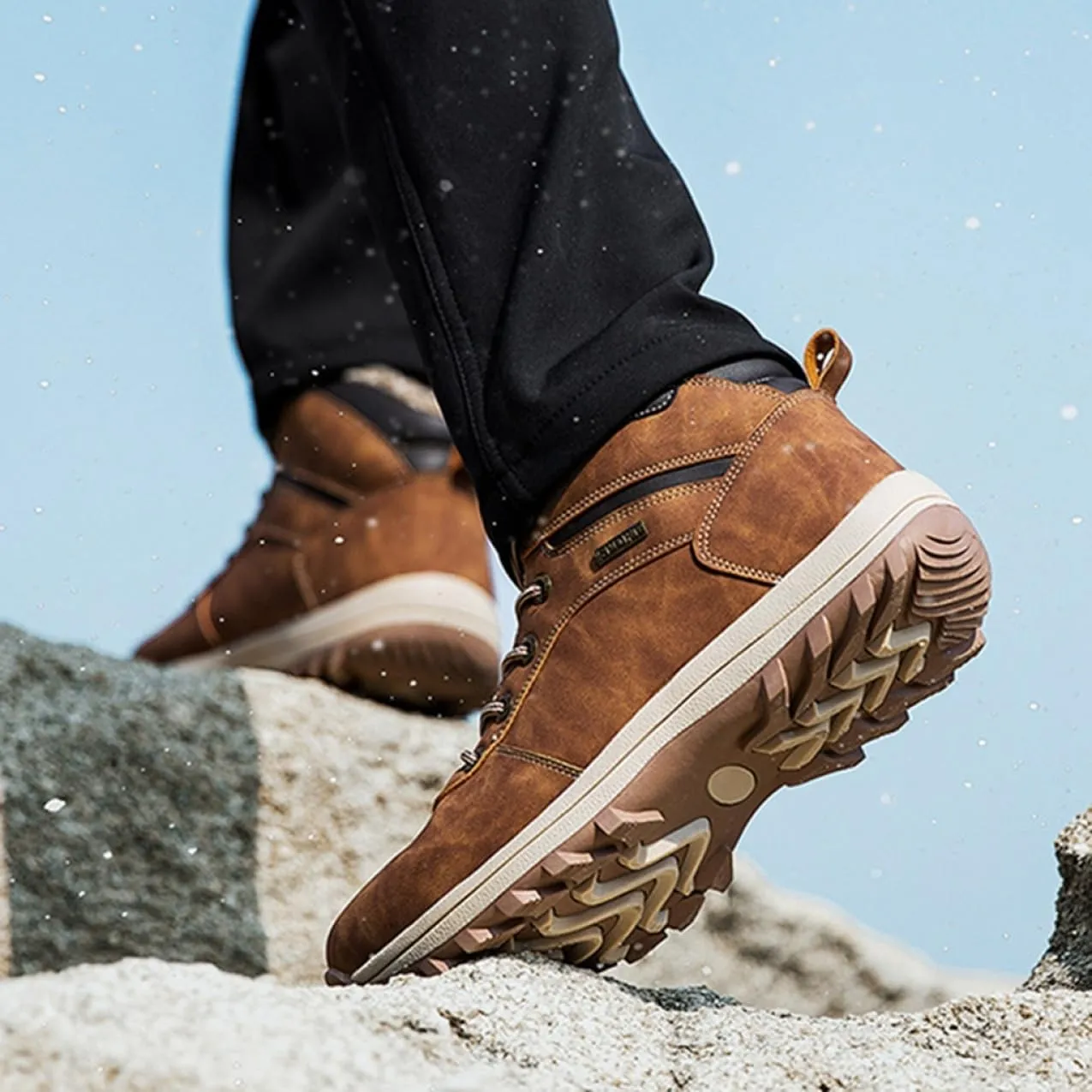 Snow shoes for men snow boots winter boots cold weather boots waterproof winter boots lightweight climbing shoes autumn winter lace-up boots thick soles cotton shoes snow shoes Father's Day outdoor