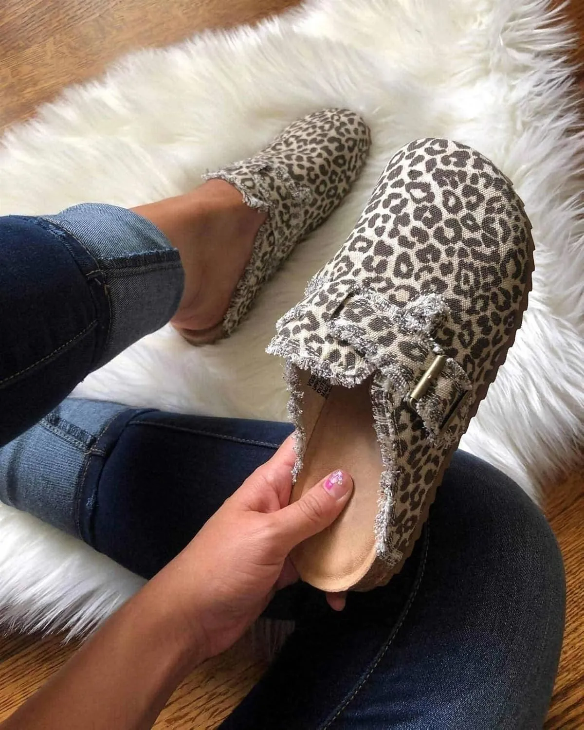 Women’s Flat Mule Shoes Comfy Clogs Suede Slip on Backless Slipper Summer Classic Round Toe Adjustable Buckle with Arch Support Anti Slip Sandals Unisex for Home Office
