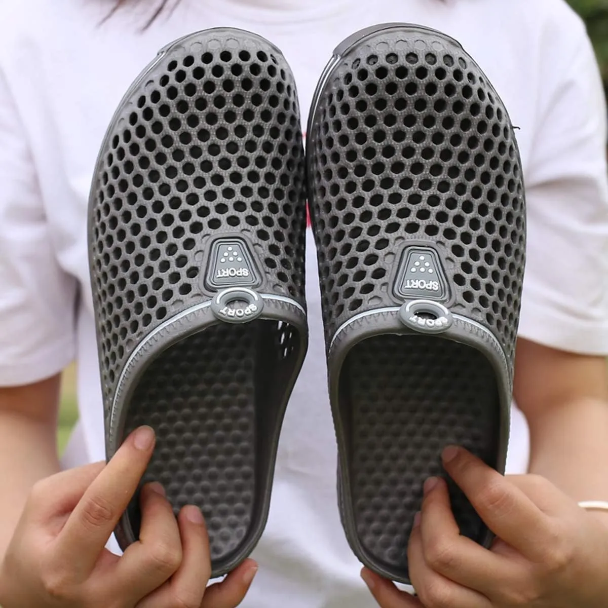 Womens Mens Bathroom Garden Non-slip Hole Breathable Lightweight Sandals Unisex Beach Quick Drying Sandals Couple Indoor/Outdoor Slippers