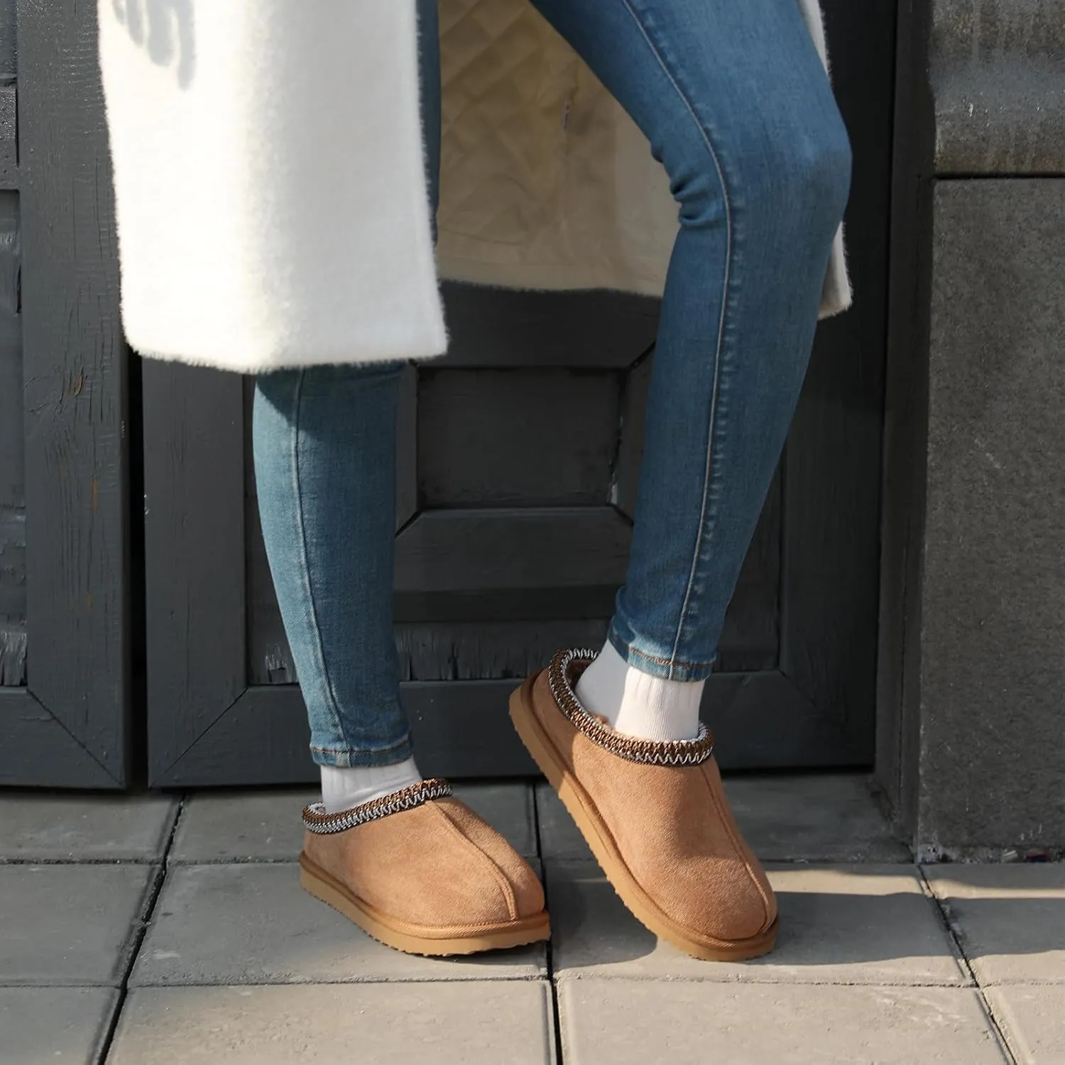 Women's Slippers Fuzzy Cozy Short Ankle Shoes Indoor and Outdoor Mules Furry Warm House Slippers for Woman Cute Fluffy Clogs